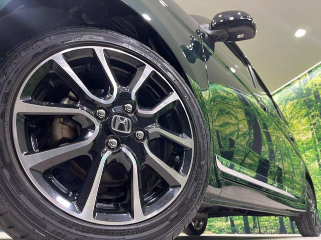 �y����15�C���`�A���~�z�C�[���z�O�ςɃ}�b�`���������A���~�z�C�[���𑕒����Ă���܂��B�e��ЊO�A���~�z�C�[����A�X�^�b�h���X�^�C�����戵�����Ă���܂��B���񂲑��k����������