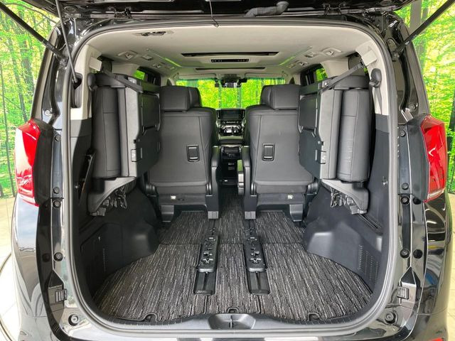 ���i�̂���������ʋ΁A���}���ɏ\���ȉ׎��X�y�[�X���m�ۂ��Ă���܂��B�Z�J���h�V�[�g��|���ƁA�傫�ȉו��̐ύڂ��\�ł���