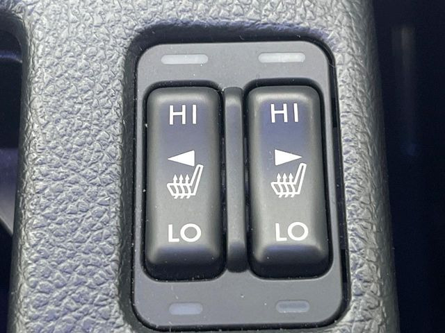 【シートヒーター】寒い日に重宝するシートヒーター!エアコンより早く温まってくれるので寒がりの人も安心ですね♪エアコンの温風は乾燥するから苦手、という方にもをおすすめです。