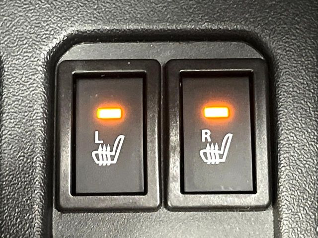 【前席シートヒーター】寒い日に重宝するシートヒーター!エアコンより早く温まってくれるので寒がりの人も安心ですね♪エアコンの温風は乾燥するから苦手、という方にもをおすすめです。