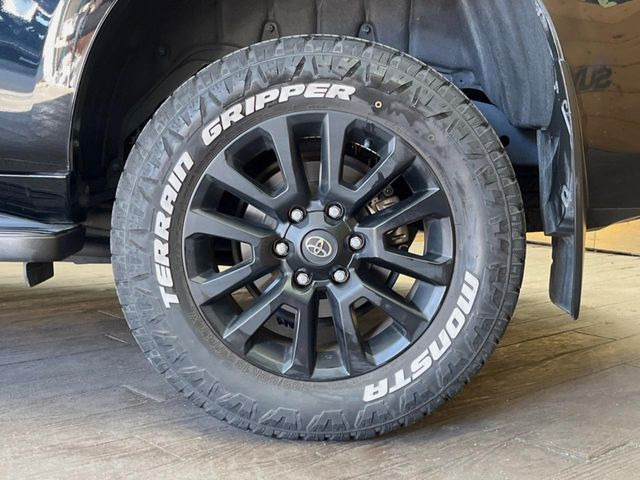 �y����18�C���`�A���~�z�C�[���z�O�ςɃ}�b�`���������A���~�z�C�[���𑕒����Ă���܂��B�e��ЊO�A���~�z�C�[����A�X�^�b�h���X�^�C�����戵�����Ă���܂��B���񂲑��k����������