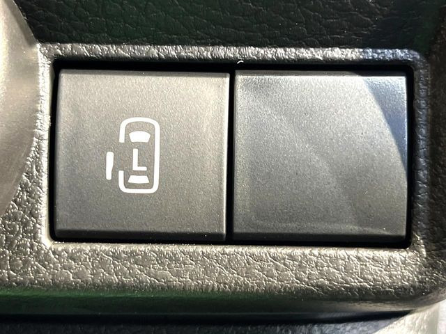 【パワースライドドア】スマートキーや運転席のスイッチでスライドドアの開閉が可能♪電動だから力を入れてドアを開ける必要が無く、小さいお子様でも、重い荷物を持っている時もラクに開け閉めできます♪