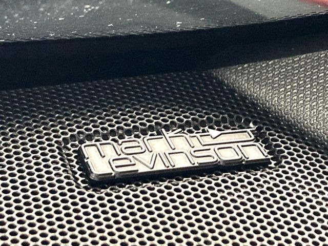 �y�}�[�N���r���\���T�E���h�V�X�e���z���[�J�[�I�v�V�����̍��i�ʃT�E���h�V�X�e���𓋍ځB��p�̃`���[�j���O���{���ꂽ�召�l�X�ȃX�s�[�J�[����ǎ��ȃT�E���h���t�ł��A�Տꊴ���ӂ�鉹����Ԃ����o���܂��B