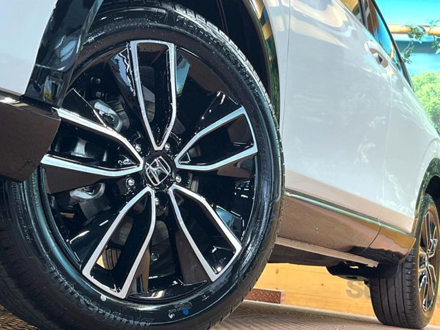 �y����18�C���`�A���~�z�C�[���z�O�ςɃ}�b�`���������A���~�z�C�[���𑕒����Ă���܂��B�e��ЊO�A���~�z�C�[����A�X�^�b�h���X�^�C�����戵�����Ă���܂��B���񂲑��k����������