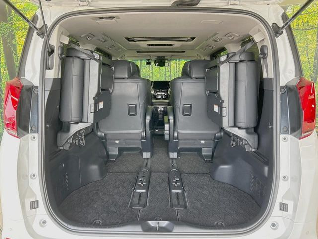 ���i�̂���������ʋ΁A���}���ɏ\���ȉ׎��X�y�[�X���m�ۂ��Ă���܂��B�Z�J���h�V�[�g��|���ƁA�傫�ȉו��̐ύڂ��\�ł���