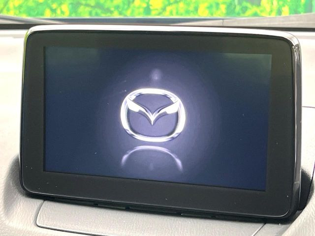 【純正ナビ】人気の純正ナビを装備しております。ナビの使いやすさはもちろん、オーディオ機能も充実!キャンプや旅行はもちろん、通勤や買い物など普段のドライブも楽しくなるはず♪