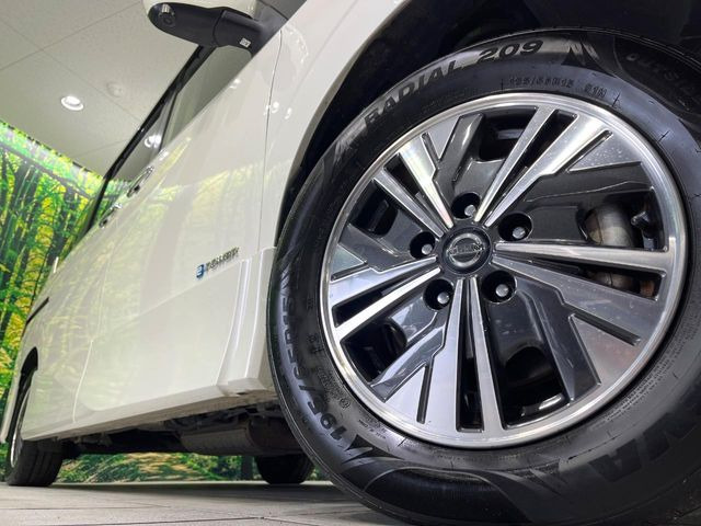 【純正15インチアルミホイール】外観にマッチした純正アルミホイールを装着しております。各種社外アルミホイールや、スタッドレスタイヤも取扱いしております。是非ご相談ください♪