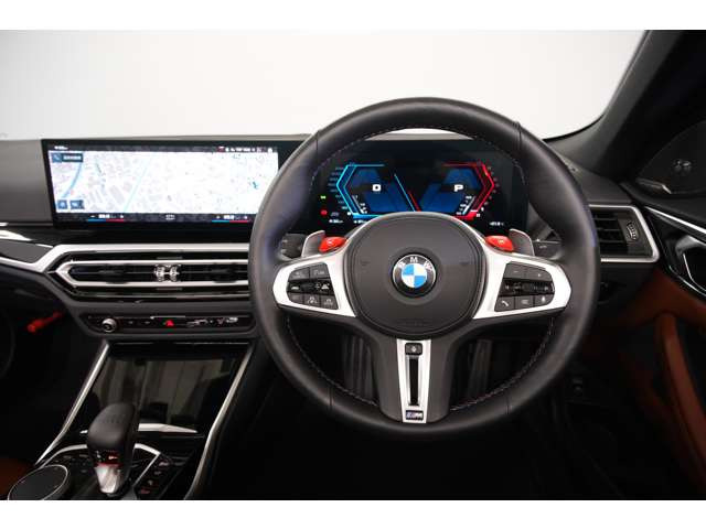 ��^�̘p�ȃf�B�X�v���C���̗p���ꂽ������f���A�I�v�V�����̃^���g�H�[�t�H�J���[��Individual�G�N�X�e���h���U�[�����m���̗p����Ă���A�ЂƂ���ڂ��䂭���O�W���A���[�ł������ȃC���e���A��������1��ł��B