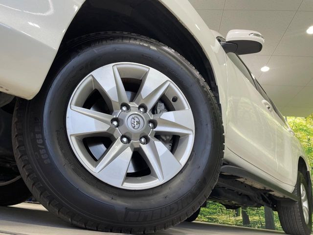 �y����17�C���`�A���~�z�C�[���z�O�ςɃ}�b�`���������A���~�z�C�[���𑕒����Ă���܂��B�e��ЊO�A���~�z�C�[����A�X�^�b�h���X�^�C�����戵�����Ă���܂��B���񂲑��k����������