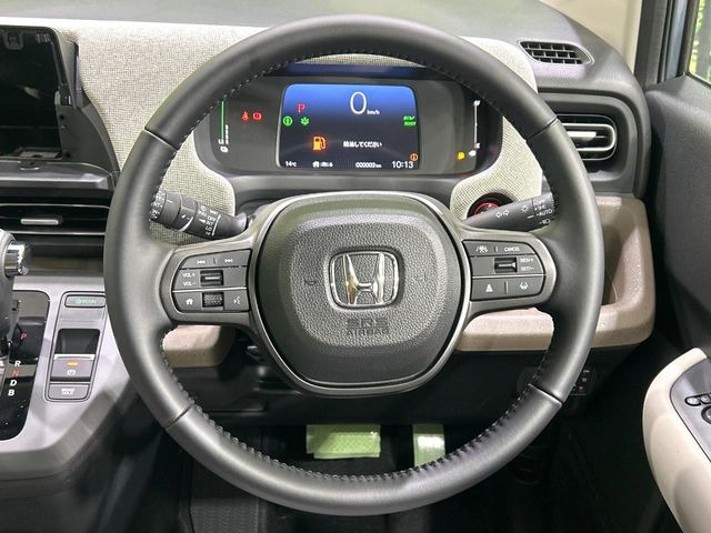 �y�����v�����X�e�A�����O�z�㎿�Ȋv���g�p���邱�ƂŁA��ɂ����������݂ƂĂ��^�]���₷���n���h���ł���