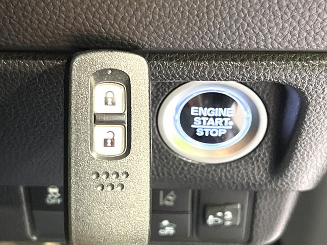 �yHonda�X�}�[�g�L�[�z�J�o����|�P�b�g�ɓ��ꂽ�܂܂ł��h�A�̎{���E�������\�ȃX�}�[�g�L�[�𑕔��B�G���W���̃I���E�I�t�����J�M�����o���K�v����������Ƃ��Ă��֗��ł���