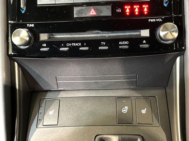 【シートヒーター】寒い日に重宝するシートヒーター!エアコンより早く温まってくれるので寒がりの人も安心ですね♪エアコンの温風は乾燥するから苦手、という方にもをおすすめです。