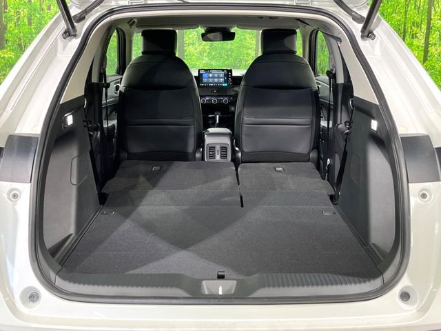 ���i�̂���������ʋ΁A���}���ɏ\���ȉ׎��X�y�[�X���m�ۂ��Ă���܂��B�Z�J���h�V�[�g��|���ƁA�傫�ȉו��̐ύڂ��\�ł���