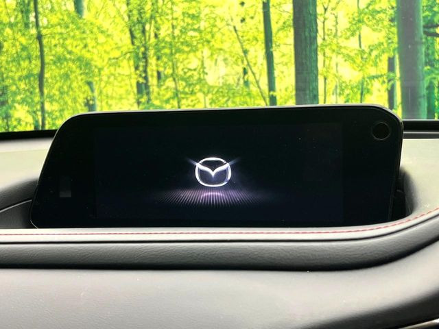 �y8�C���`�}�c�_�R�l�N�g�z�ԓ��̕��͋C�Ƀ}�b�`������^�̃f�B�X�v���C�B�X�}�z�ڑ��ł̃i�r�g�p��Bluetooth�Đ����A�l�X�ȋ@�\���y���߂܂��B�����I�ȃ_�C�������삪�\�ŁA�g��������ǍD�ł��B