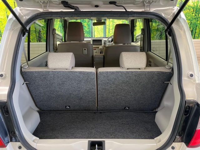 ���i�̂���������ʋ΁A���}���ɏ\���ȉ׎��X�y�[�X���m�ۂ��Ă���܂��B�Z�J���h�V�[�g��|���ƁA�傫�ȉו��̐ύڂ��\�ł���