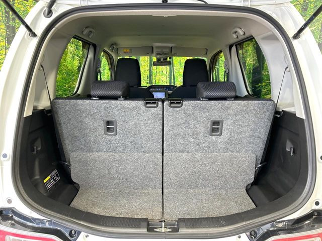 ���i�̂���������ʋ΁A���}���ɏ\���ȉ׎��X�y�[�X���m�ۂ��Ă���܂��B�Z�J���h�V�[�g��|���ƁA�傫�ȉו��̐ύڂ��\�ł���