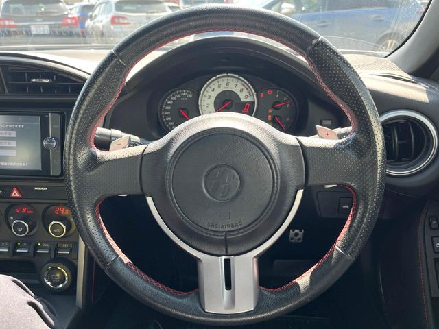 �y�����v�����X�e�A�����O�z�㎿�Ȋv���g�p���邱�ƂŁA��ɂ����������݂ƂĂ��^�]���₷���n���h���ł���