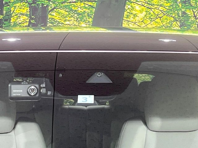 �yi-ACTIVESENSE�z���s���ɑO���̎ԗ�����F�����A�Փ˂������Ȏ��͌x��ƃu���[�L�ŏՓˉ���Ɣ�Q�y�����A�V�X�g�B�����S�Ƀh���C�u�����y���݂��������܂��B