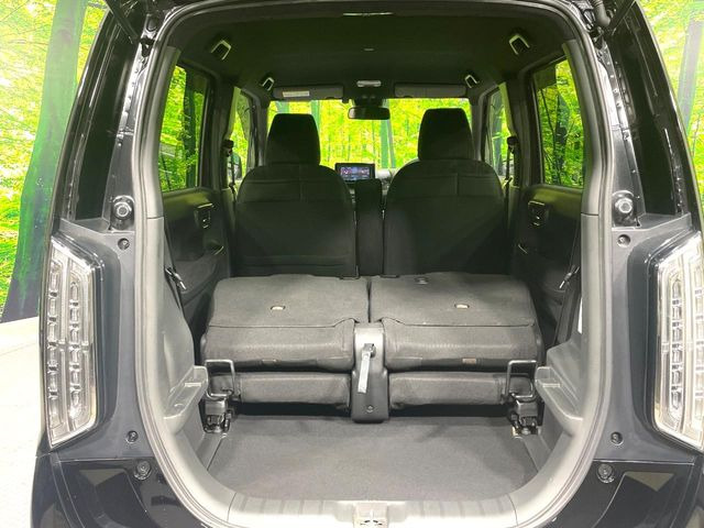 ���i�̂���������ʋ΁A���}���ɏ\���ȉ׎��X�y�[�X���m�ۂ��Ă���܂��B�Z�J���h�V�[�g��|���ƁA�傫�ȉו��̐ύڂ��\�ł���