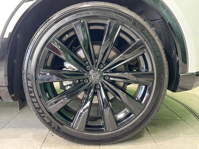 �y����21�C���`�A���~�z�C�[���z�O�ςɃ}�b�`���������A���~�z�C�[���𑕒����Ă���܂��B�e��ЊO�A���~�z�C�[����A�X�^�b�h���X�^�C�����戵�����Ă���܂��B���񂲑��k����������