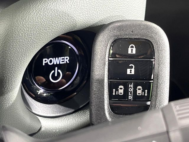�yHonda�X�}�[�g�L�[�z�J�o����|�P�b�g�ɓ��ꂽ�܂܂ł��h�A�̎{���E�������\�ȃX�}�[�g�L�[�𑕔��B�G���W���̃I���E�I�t�����J�M�����o���K�v����������Ƃ��Ă��֗��ł���