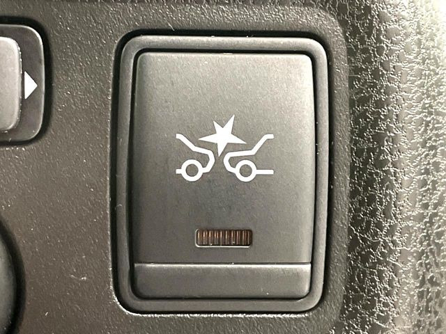 �y�G�}�[�W�F���V�[�u���[�L�z���s���ɑO���̎ԗ�����F�����A�Փ˂������Ȏ��͌x��ƃu���[�L�ŏՓˉ���Ɣ�Q�y�����A�V�X�g�B�����S�Ƀh���C�u�����y���݂��������܂��B