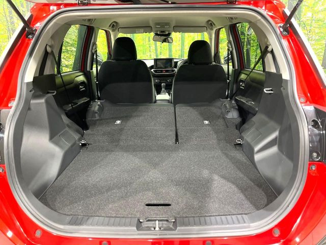 ���i�̂���������ʋ΁A���}���ɏ\���ȉ׎��X�y�[�X���m�ۂ��Ă���܂��B�Z�J���h�V�[�g��|���ƁA�傫�ȉו��̐ύڂ��\�ł���