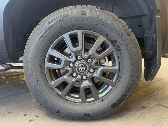 �y����18�C���`�A���~�z�C�[���z�O�ςɃ}�b�`���������A���~�z�C�[���𑕒����Ă���܂��B�e��ЊO�A���~�z�C�[����A�X�^�b�h���X�^�C�����戵�����Ă���܂��B���񂲑��k����������