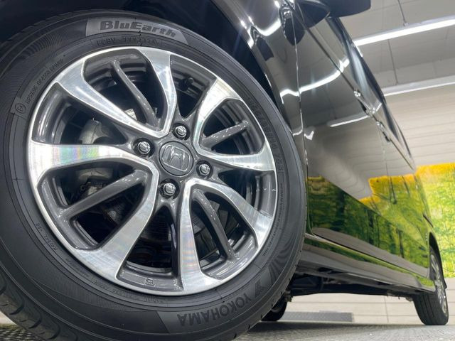 【純正アルミホイール】外観にマッチした純正アルミホイールを装着しております。各種社外アルミホイールや、スタッドレスタイヤも取扱いしております。是非ご相談ください♪
