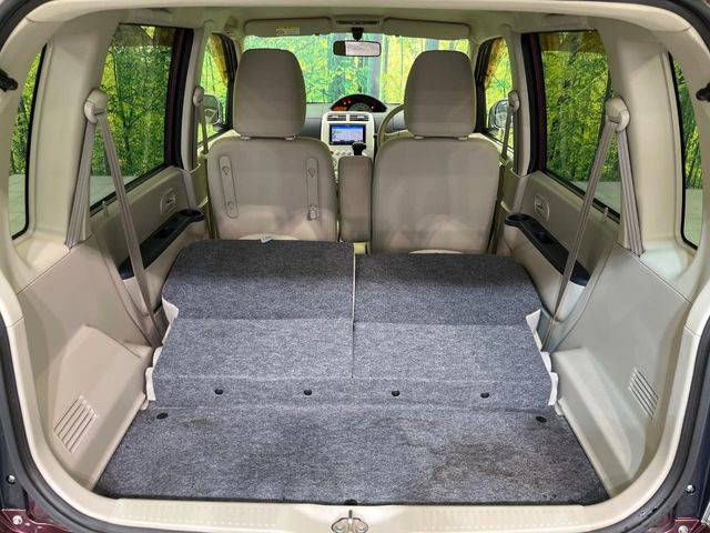 普段のお買い物や通勤、送迎等に十分な荷室スペースを確保しております。セカンドシートを倒すと、大きな荷物の積載も可能です♪