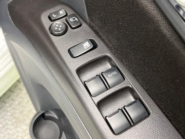 �y�d���i�[�~���[�z�T�C�h�~���[�͓d���i�[���ƂȂ��Ă���A�������ԏ�ł��L�Y�������X�N��}�����܂��B