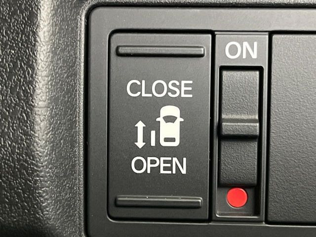 【パワースライドドア】スマートキーや運転席のスイッチでスライドドアの開閉が可能♪電動だから力を入れてドアを開ける必要が無く、小さいお子様でも、重い荷物を持っている時もラクに開け閉めできます♪