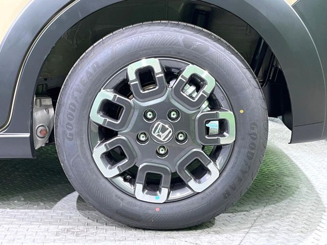 �y����15�C���`�A���~�z�C�[���z�O�ςɃ}�b�`���������A���~�z�C�[���𑕒����Ă���܂��B�e��ЊO�A���~�z�C�[����A�X�^�b�h���X�^�C�����戵�����Ă���܂��B���񂲑��k����������