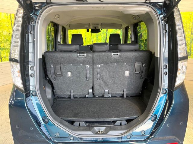 ���i�̂���������ʋ΁A���}���ɏ\���ȉ׎��X�y�[�X���m�ۂ��Ă���܂��B�Z�J���h�V�[�g��|���ƁA�傫�ȉו��̐ύڂ��\�ł���