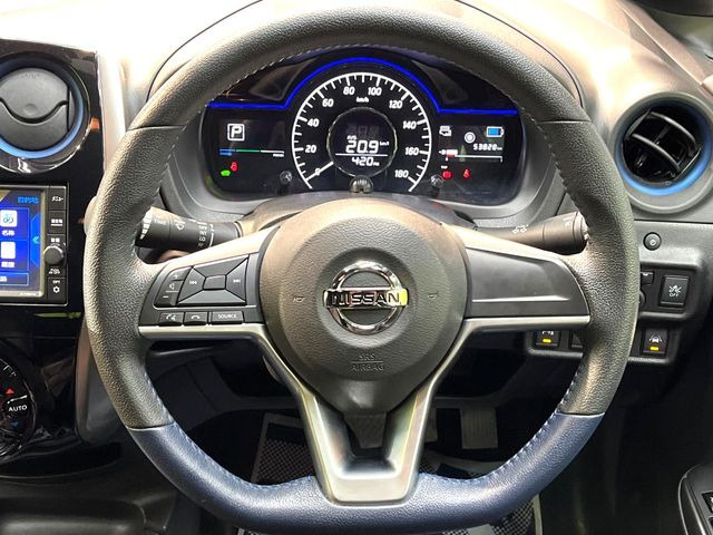 �y�����v�����X�e�A�����O�z�㎿�Ȋv���g�p���邱�ƂŁA��ɂ����������݂ƂĂ��^�]���₷���n���h���ł���