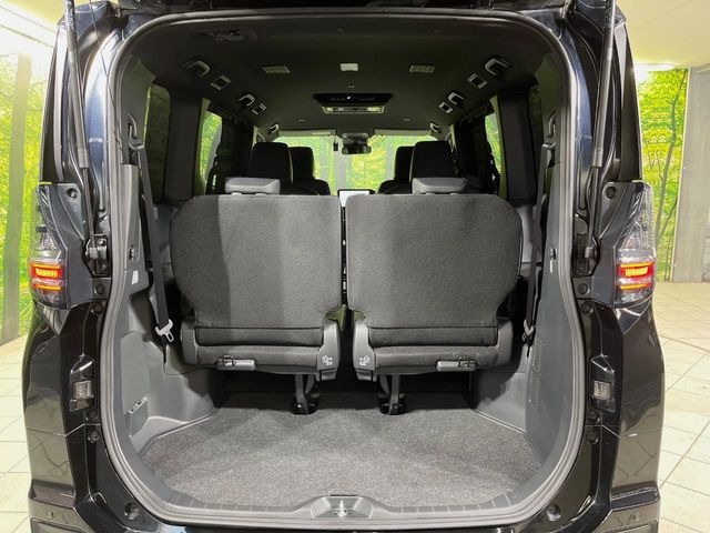 ���i�̂���������ʋ΁A���}���ɏ\���ȉ׎��X�y�[�X���m�ۂ��Ă���܂��B�Z�J���h�V�[�g��|���ƁA�傫�ȉו��̐ύڂ��\�ł���