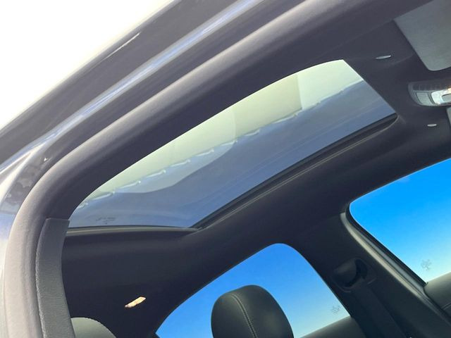 ���p�m���~�b�N�X���C�f�B���O���[�t::�唗�͂̃p�m���}���[�t�́A�㕔���Ȃɂ܂ő����Ă���A�J���I�ȋ�Ԃ����y���݂��������܂��B