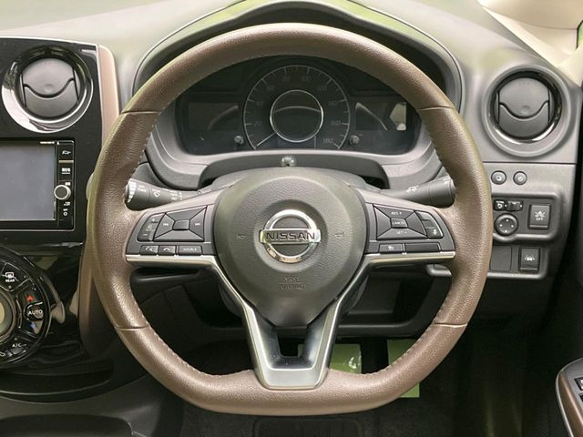 �y�����v�����X�e�A�����O�z�㎿�Ȋv���g�p���邱�ƂŁA��ɂ����������݂ƂĂ��^�]���₷���n���h���ł���