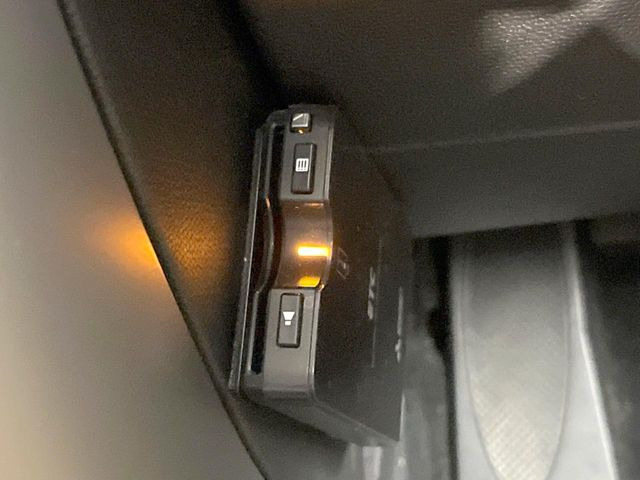 ●ETC車載器(アンテナ分離型音声案内タイプ):お引き渡し時には再セットアップを実施後、お渡しいたします。マイレージ登録に関してもお気軽にスタッフまでお尋ねください。
