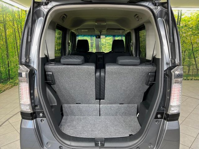 ���i�̂���������ʋ΁A���}���ɏ\���ȉ׎��X�y�[�X���m�ۂ��Ă���܂��B�Z�J���h�V�[�g��|���ƁA�傫�ȉו��̐ύڂ��\�ł���