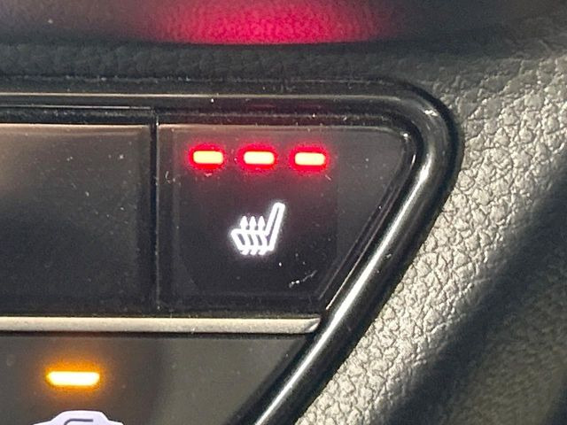 【シートヒーター】寒い日に重宝するシートヒーター!エアコンより早く温まってくれるので寒がりの人も安心ですね♪エアコンの温風は乾燥するから苦手、という方にもをおすすめです。