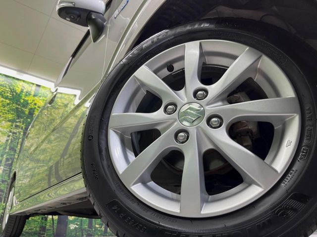 �y����14�C���`�A���~�z�C�[���z�O�ςɃ}�b�`���������A���~�z�C�[���𑕒����Ă���܂��B�e��ЊO�A���~�z�C�[����A�X�^�b�h���X�^�C�����戵�����Ă���܂��B���񂲑��k����������