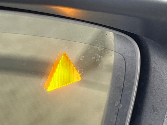 �y�u���C���h�X�|�b�g���j�^�����O�z���s���A�h�A�~���[�̎��p�ɂȂ�₷���ӏ��Ɍ㑱�Ԃ��ڋ߂���ƃT�C�h�~���[�t�߂Ɍx����\���A�h���C�o�[�ɒ��ӊ��N�����Ă���܂��B