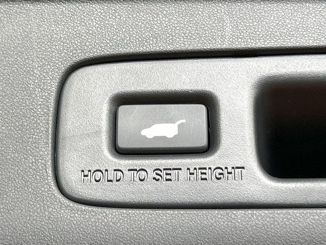 【パワーバックドア】スマートキーや運転席のボタンを押すだけでリアゲートが自動で開閉します!荷物を持っている時や、高い位置にあるバックドアを閉める際に便利な機能です♪