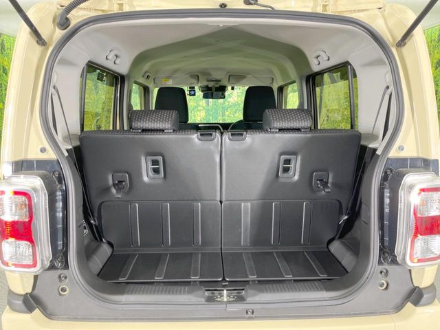 ���i�̂���������ʋ΁A���}���ɏ\���ȉ׎��X�y�[�X���m�ۂ��Ă���܂��B�Z�J���h�V�[�g��|���ƁA�傫�ȉו��̐ύڂ��\�ł���