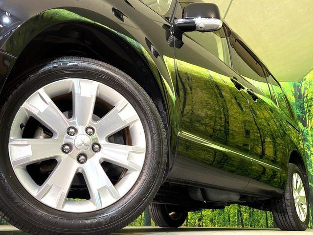 �y����18�C���`�A���~�z�C�[���z�O�ςɃ}�b�`���������A���~�z�C�[���𑕒����Ă���܂��B�e��ЊO�A���~�z�C�[����A�X�^�b�h���X�^�C�����戵�����Ă���܂��B���񂲑��k����������