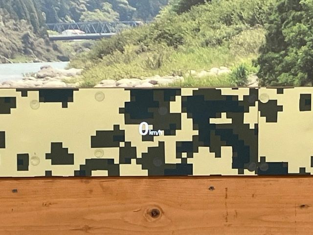 �y�w�b�h�A�b�v�f�B�X�v���C�z���݂̑��x�⑖�s�����f�W�^���\���ŉ^�]�ȑO���̃K���X�ɓ��e!�^�]���A�ڐ������炳���K�v�ȏ����m�F�ł���̂łƂ��Ă��֗��ň��S!