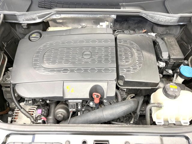 ●当店では、各メーカーの専用診断テスターを導入。国家資格を持つテクニカルスタッフも常駐しておりますので、万が一の際にも安心してご利用いただけます。