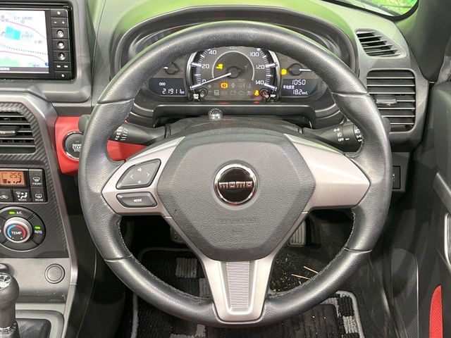 �y�����v�����X�e�A�����O�z�㎿�Ȋv���g�p���邱�ƂŁA��ɂ����������݂ƂĂ��^�]���₷���n���h���ł���