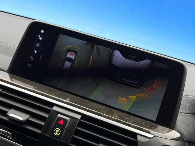 ���p�m���~�b�N�r���[���j�^�[:��p�̃J�����ɂ��A�ォ�猩���낵���悤�Ȏ��_��360�x�N���}�̎��͂��m�F���邱�Ƃ��ł��܂������p�������m�F���₷���A�����ꏊ�ł̐؂�Ԃ��⒓�Ԃ��X���[�Y�ɍs���܂��B